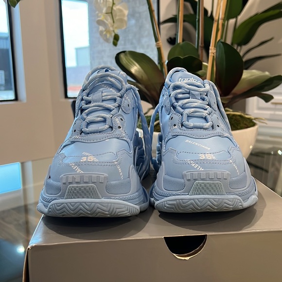 Balenciaga Triple S Sneaker - Picture 3 of 17
